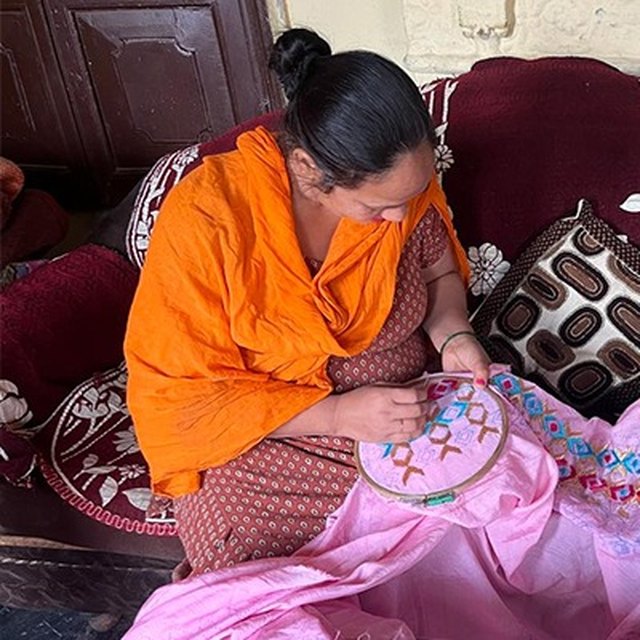 Sweta, an artisan with the PESHAS cluster, at her embroidery